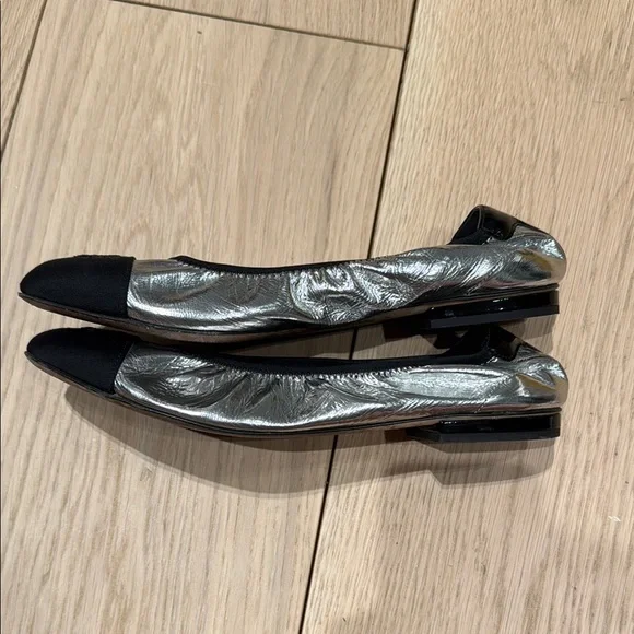 Authentic Rare Chanel Silver and Black Women's Ballet Flats - size 38 - Picture 5 of 11